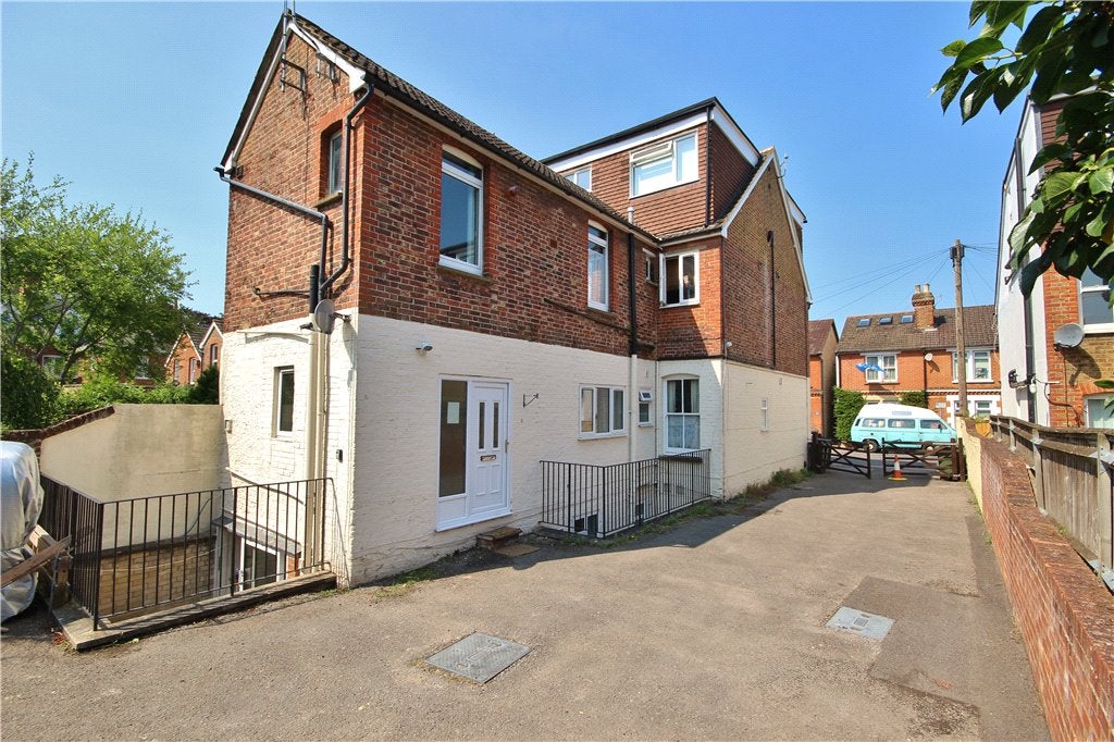 Flat Springfield Road in Guildford