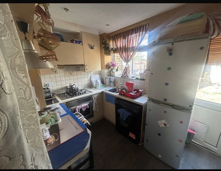 Room Cinderford Way in Greater London