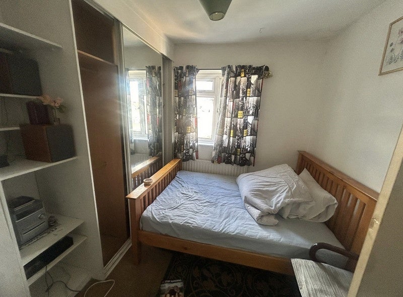 Room Cinderford Way in Greater London