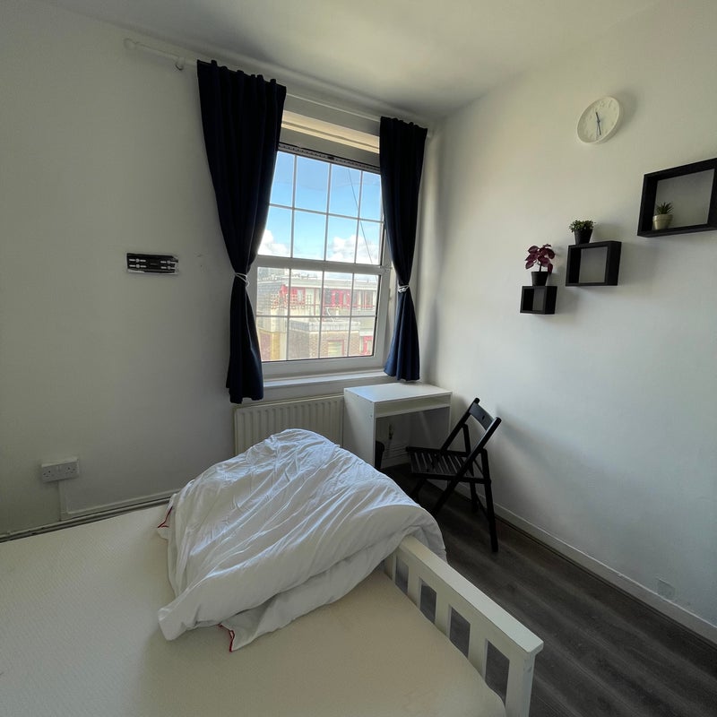 Room Canter Way in Greater London