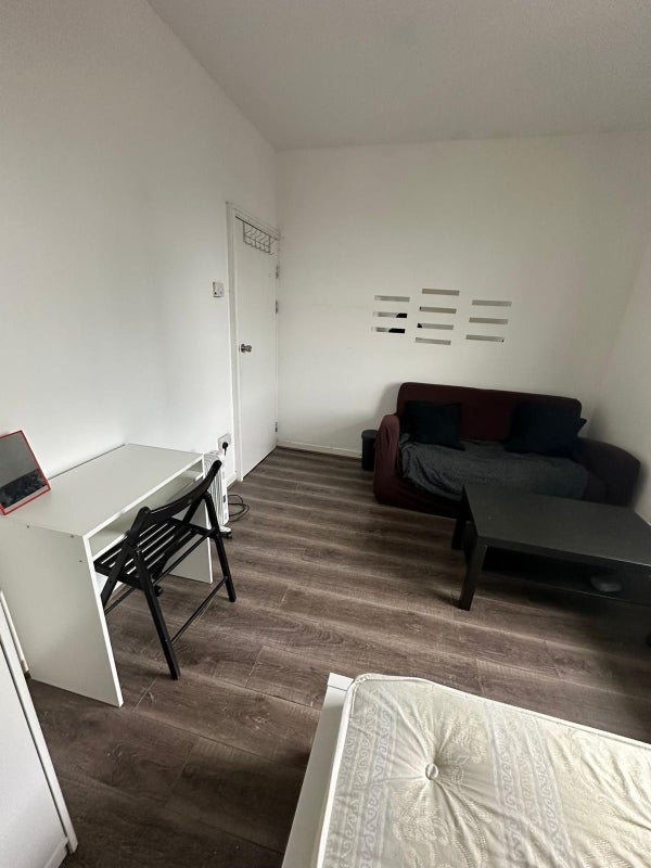 Room Canter Way in Greater London