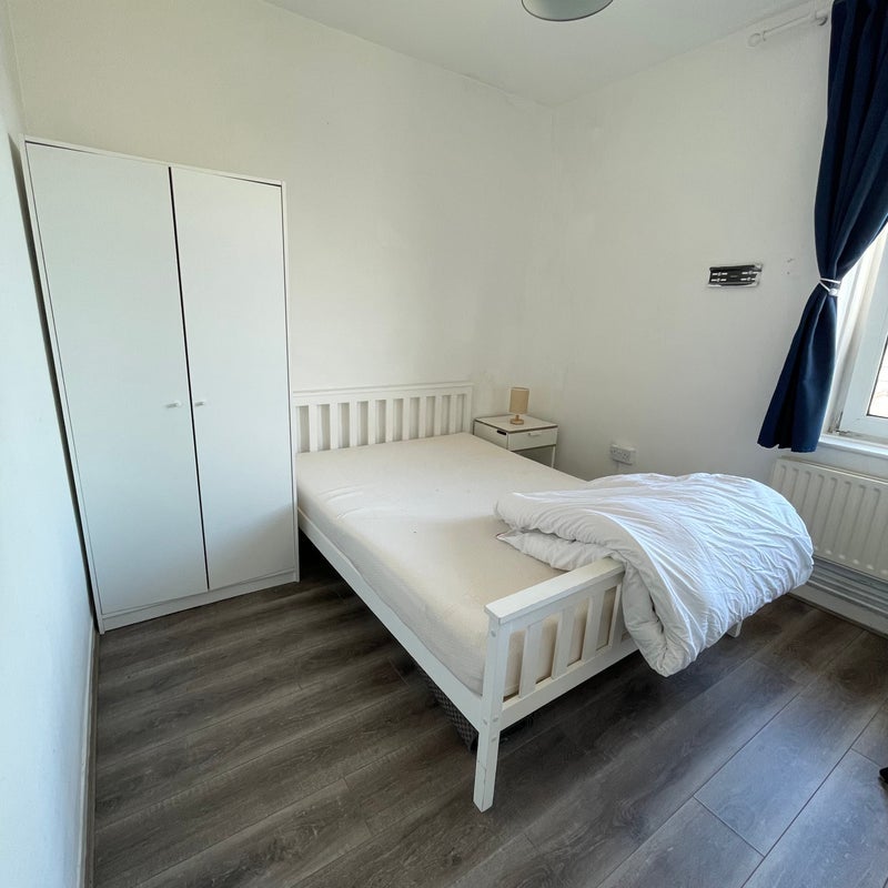 Room Canter Way in Greater London