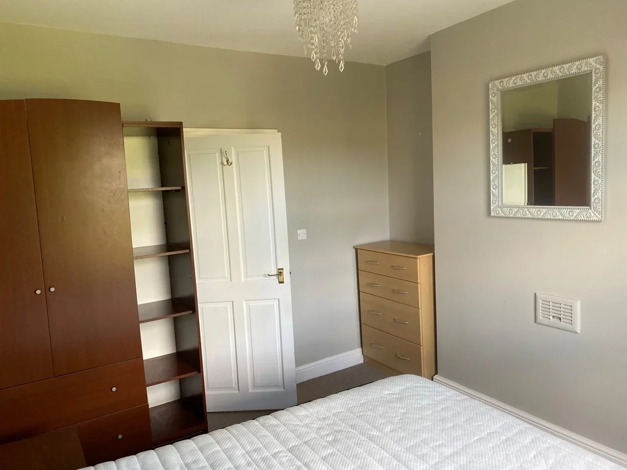 Flat Claremont Road in Greater London