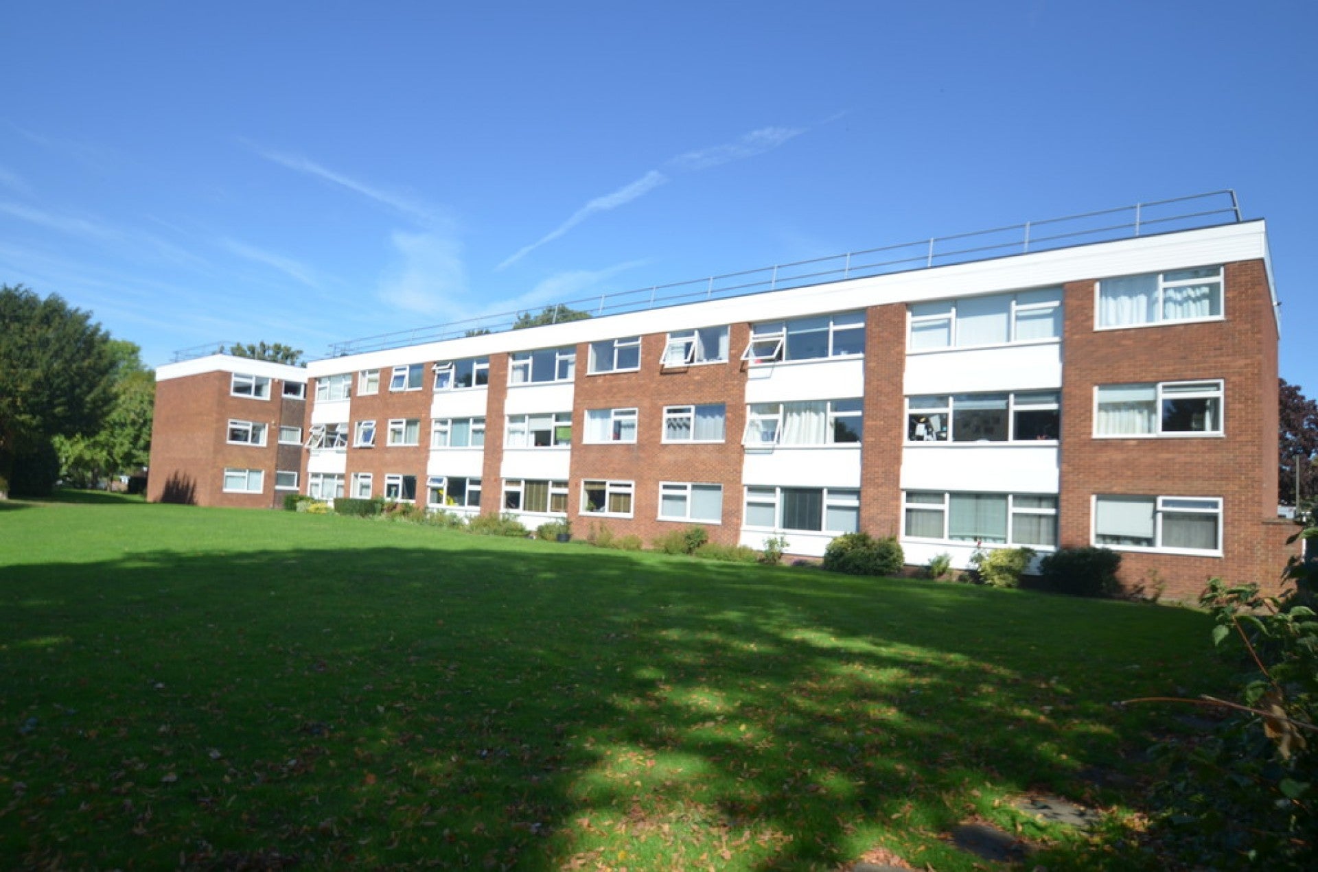 Flat Thames Side in Staines-upon-Thames