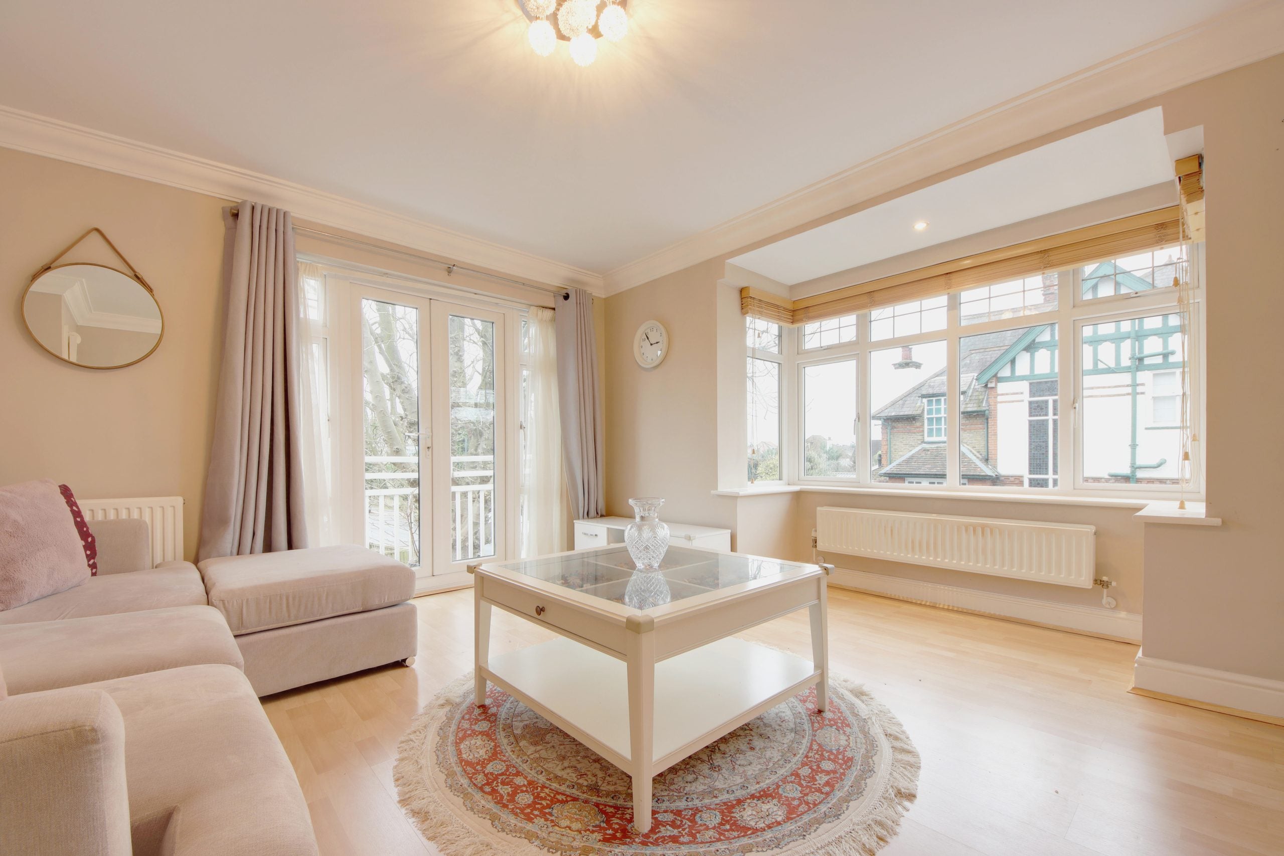 Flat Belmont Road in Hertsmere