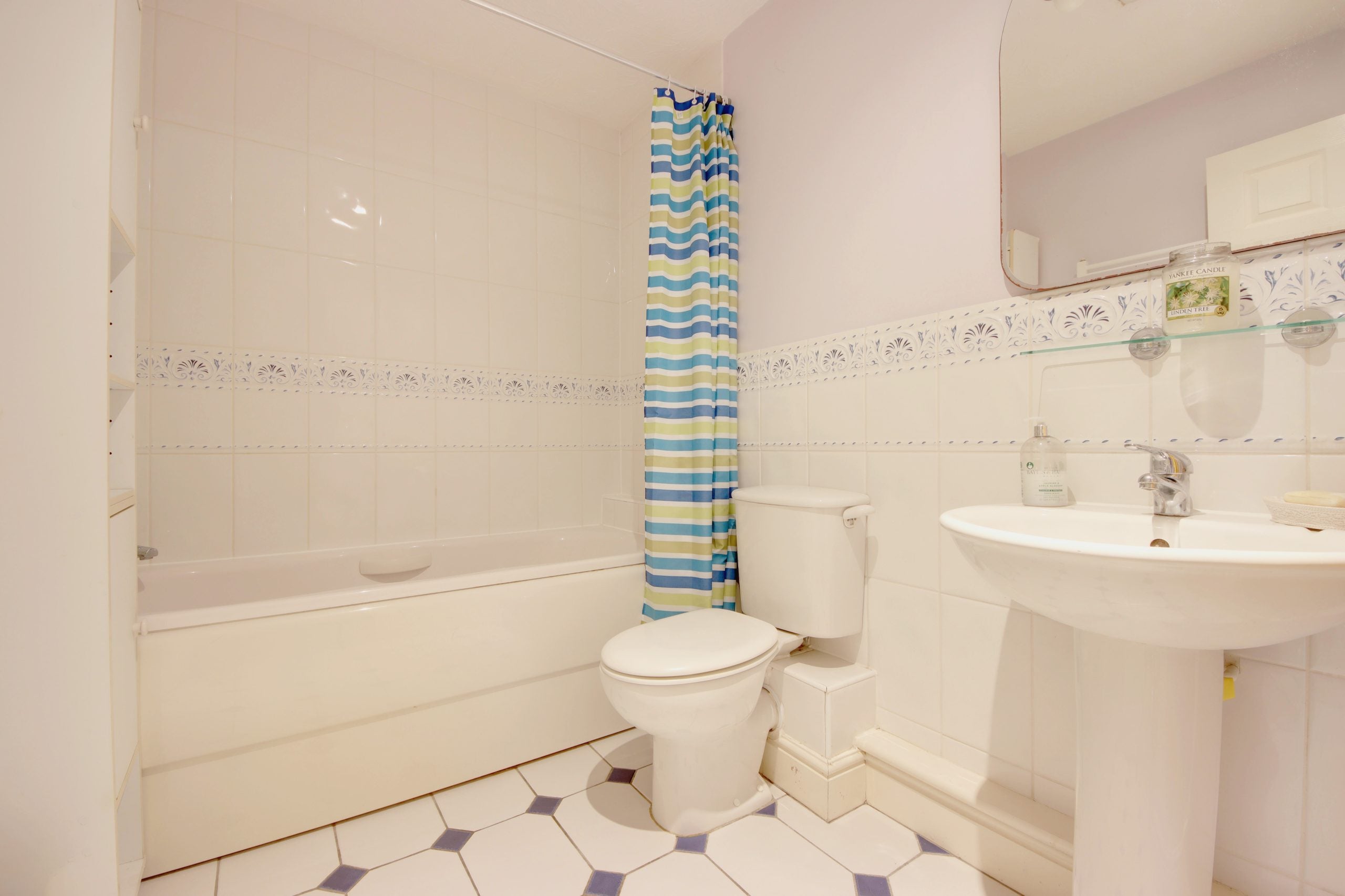 Flat Belmont Road in Hertsmere