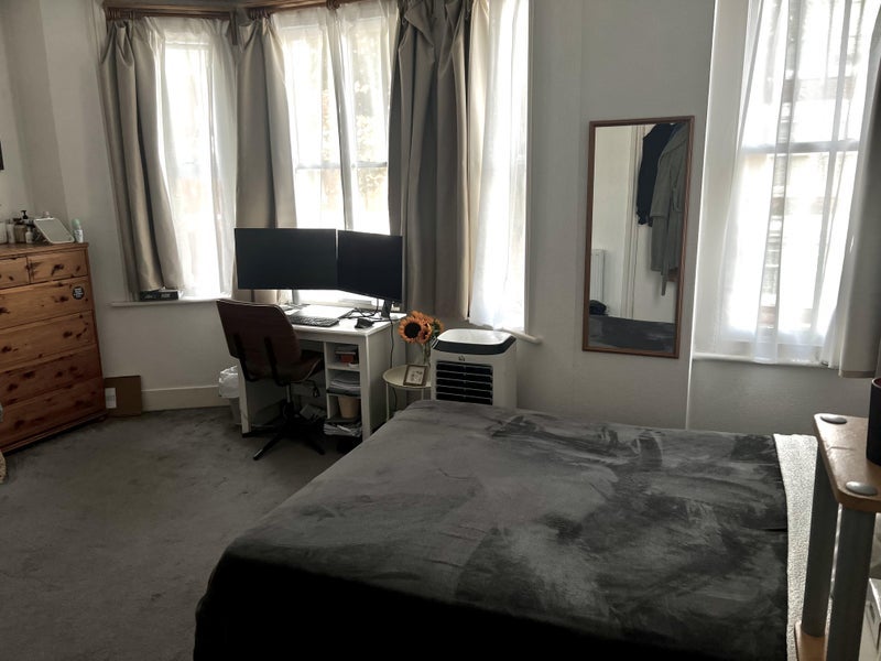 Room De Laune Street in Greater London