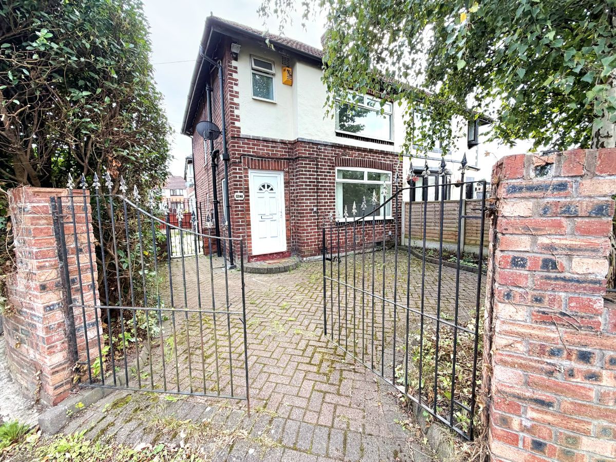 House Manchester Road in Tameside