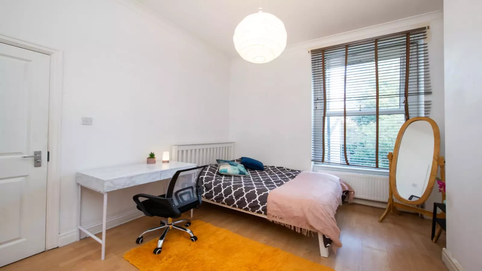 Room Tufnell Park Road in Greater London