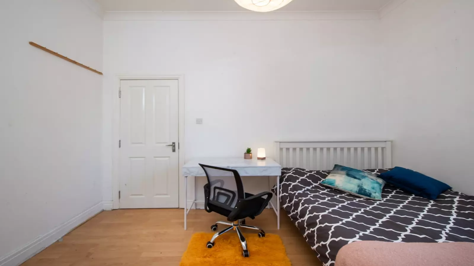 Room Tufnell Park Road in Greater London
