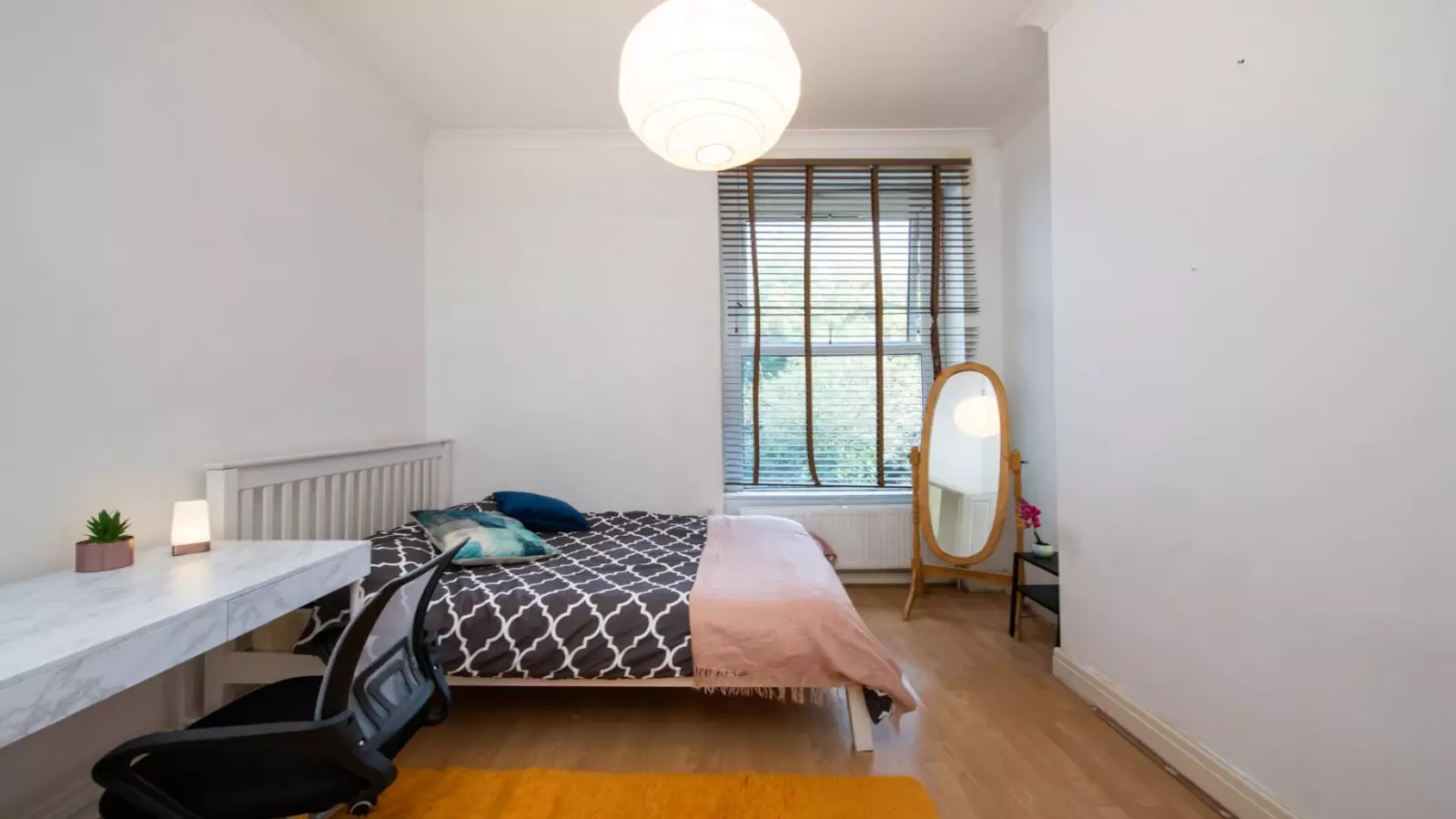 Room Tufnell Park Road in Greater London