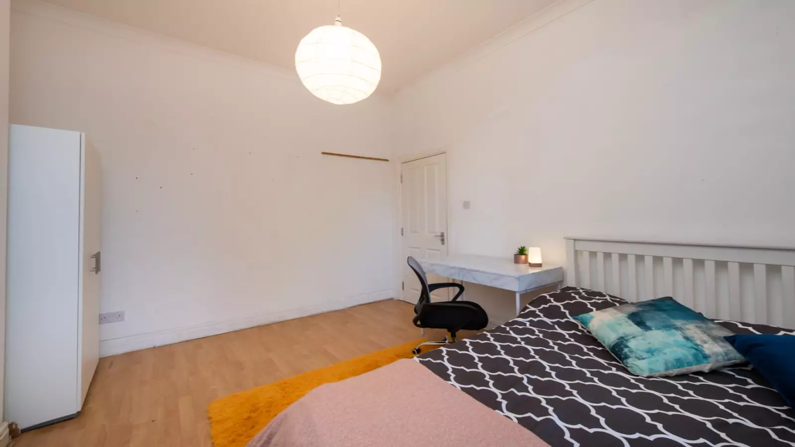 Room Tufnell Park Road in Greater London