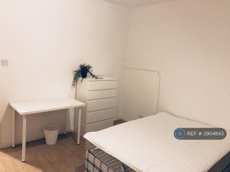 Room Exeter Road in Nottingham