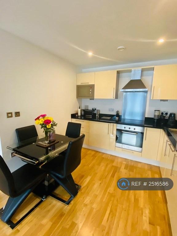 Flat Lanterns Way in Greater London