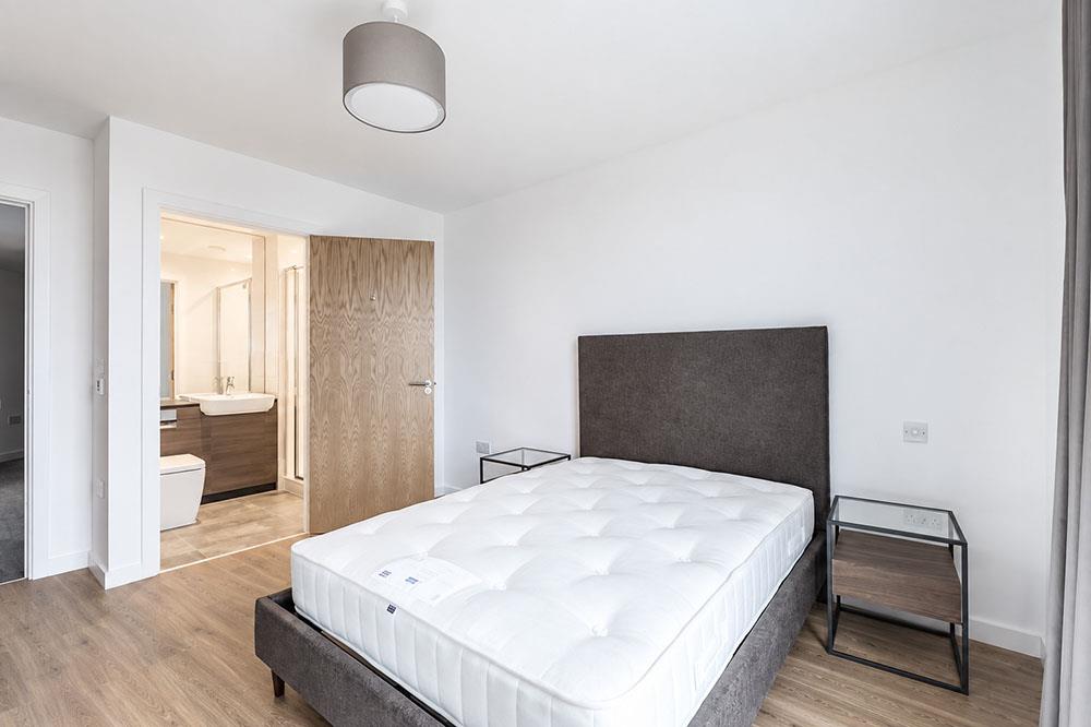 Flat Broadfield Lane in Greater London
