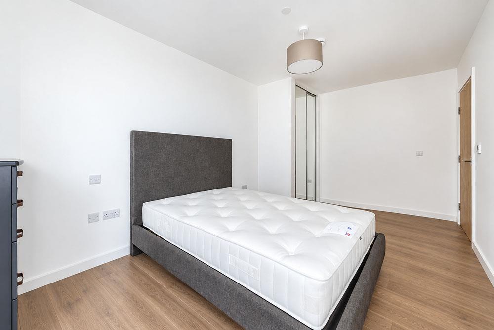 Flat Broadfield Lane in Greater London