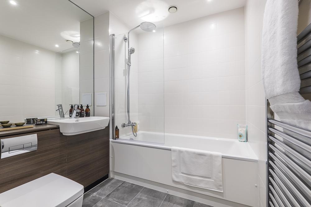 Flat Broadfield Lane in Greater London