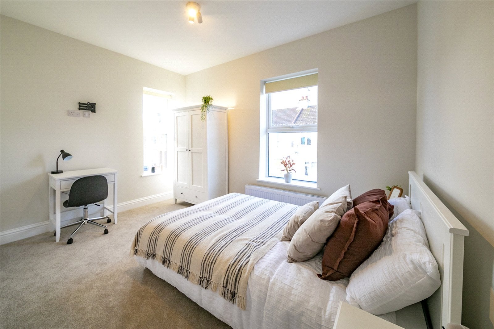Flat Grosvenor Road in Rushmoor