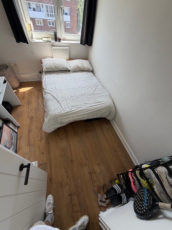 Room Deeley Road in Greater London