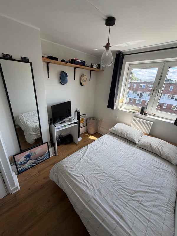 Room Deeley Road in Greater London