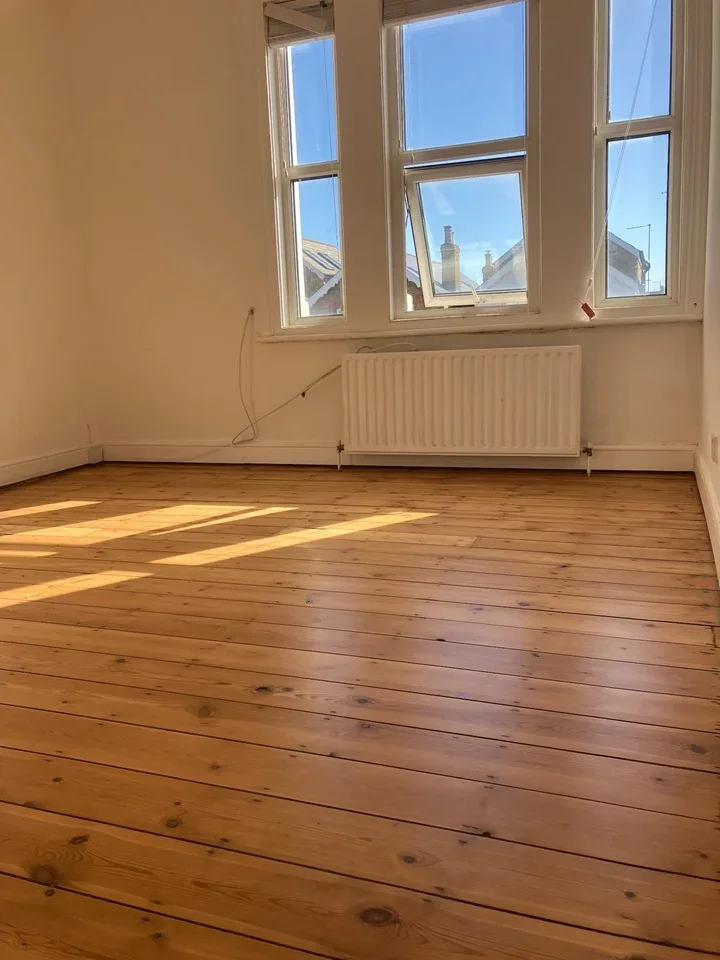 Flat Kings Road in Greater London