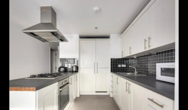 Flat Burford Road in Greater London