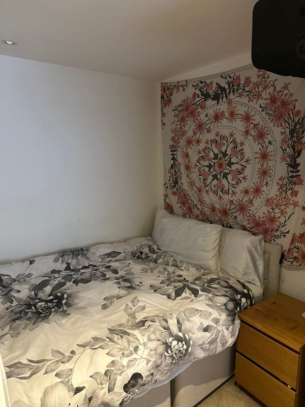 Flat Burford Road in Greater London