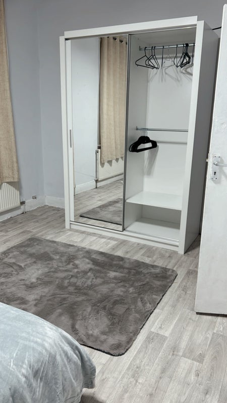 Room Shardeloes Road in Greater London