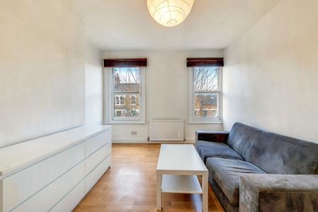 Flat Fairbridge Road in Greater London