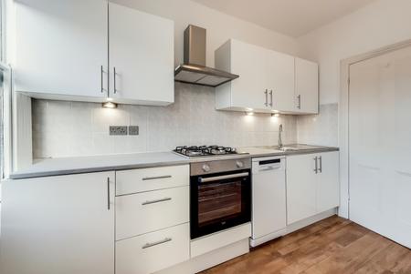 Flat Fairbridge Road in Greater London
