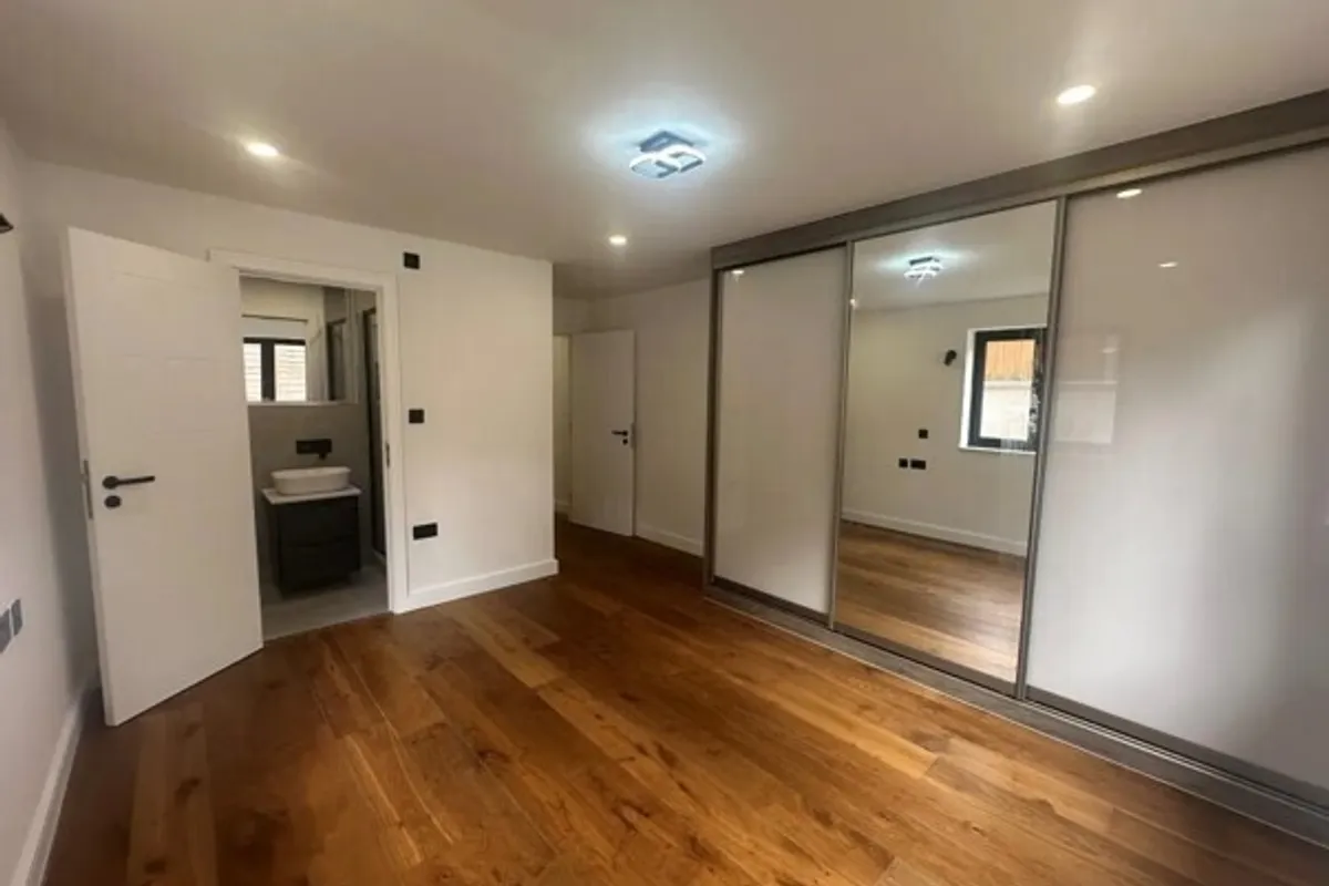 Flat Riddlesdown Road in Greater London