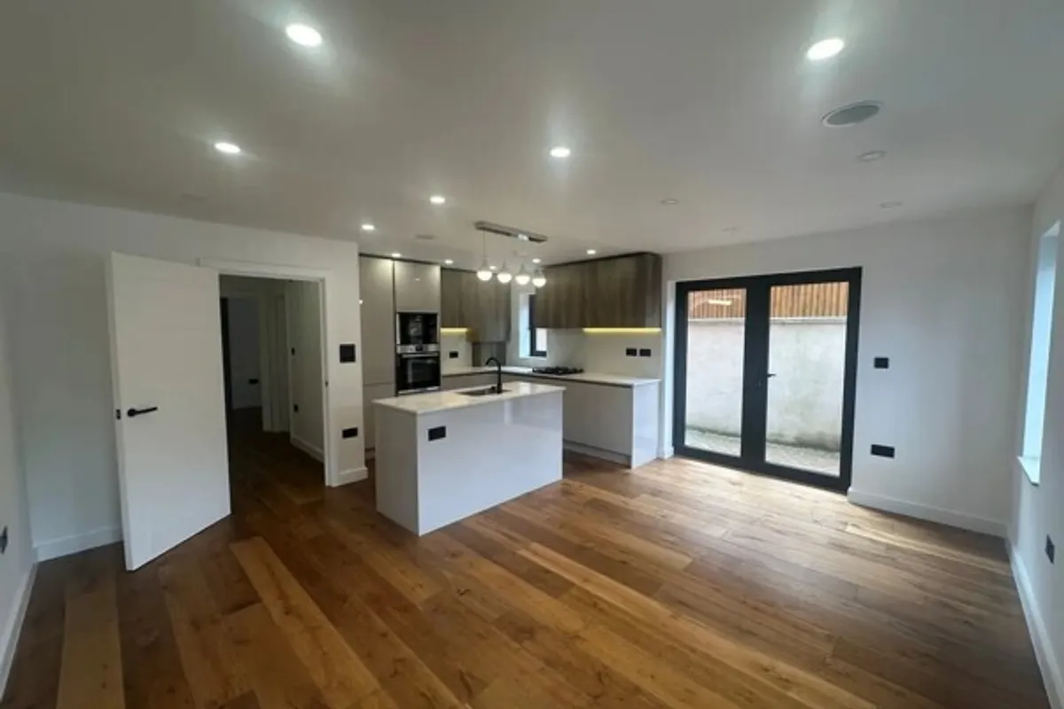 Flat Riddlesdown Road in Greater London
