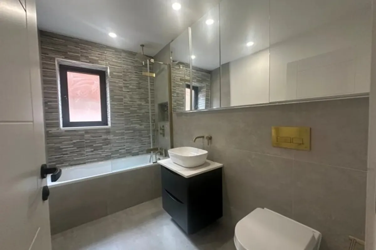 Flat Riddlesdown Road in Greater London