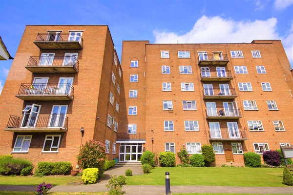 Flat West Drive in Birmingham