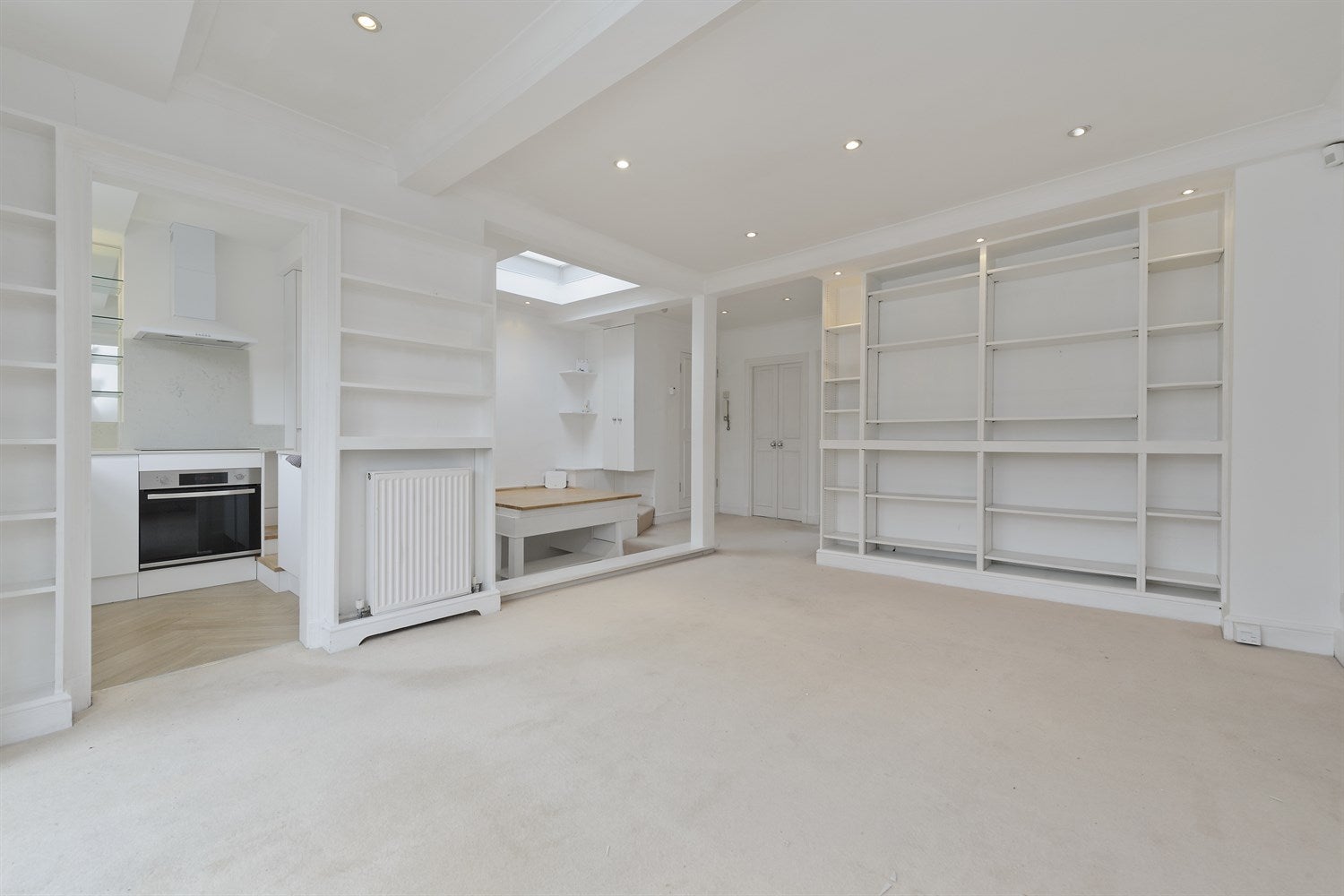 Flat Arundel Gardens in Greater London