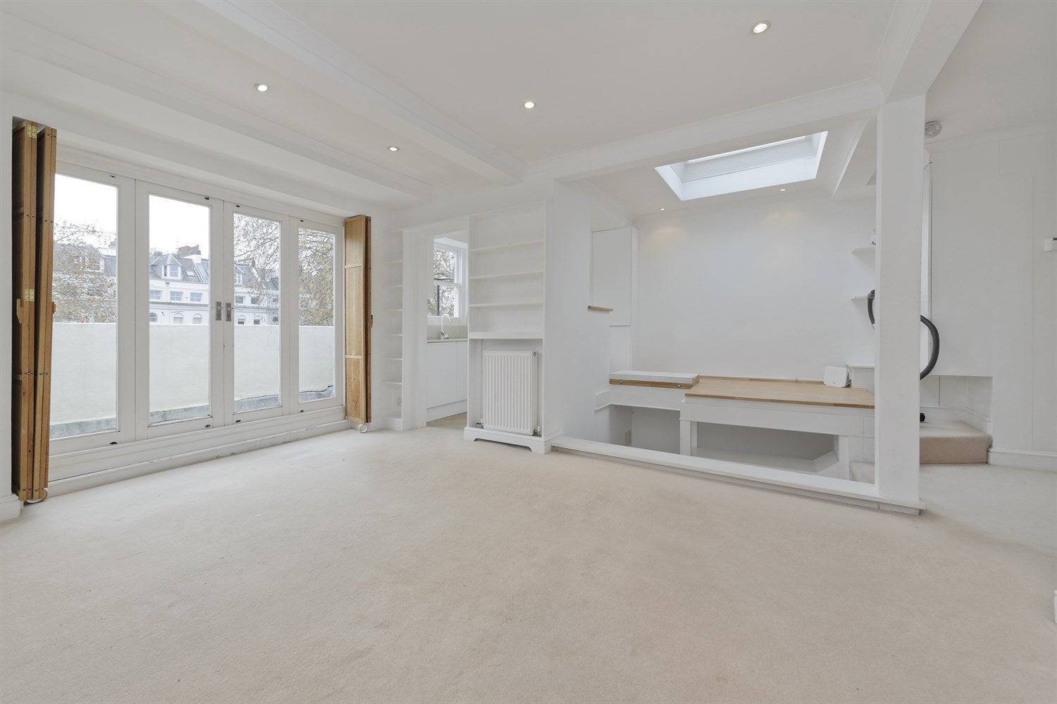 Flat Arundel Gardens in Greater London