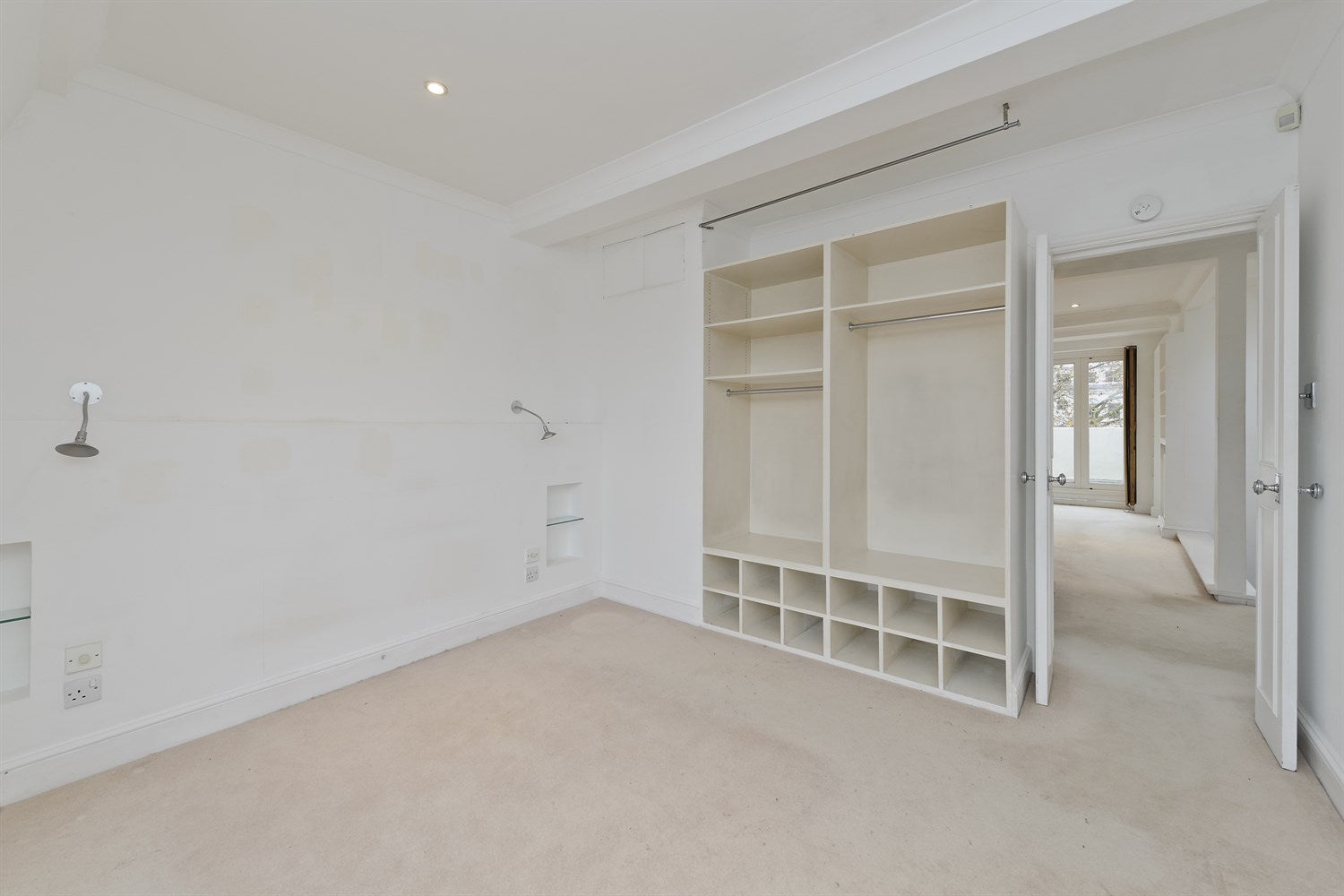 Flat Arundel Gardens in Greater London