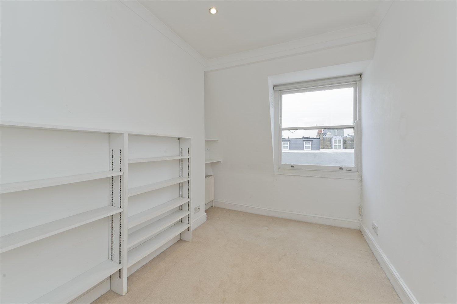 Flat Arundel Gardens in Greater London