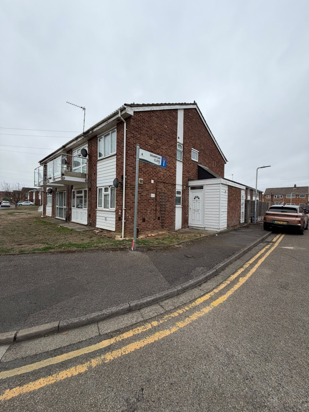 Flat Grampian Close in Greater London