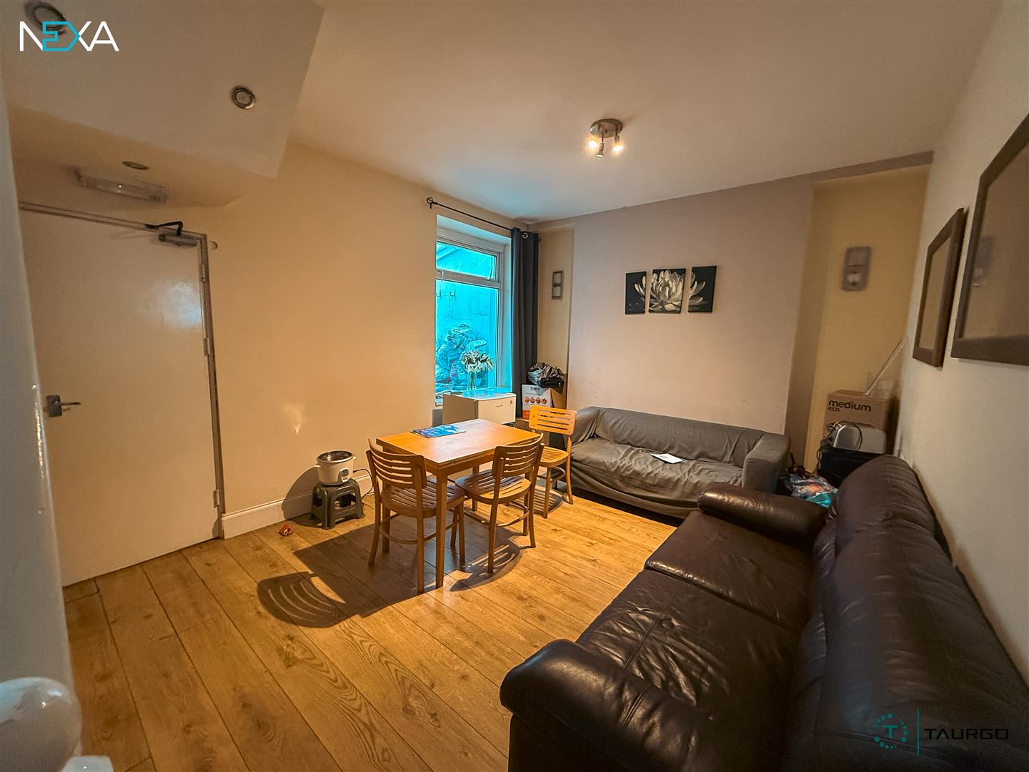 Room Queen Street in Pontypridd