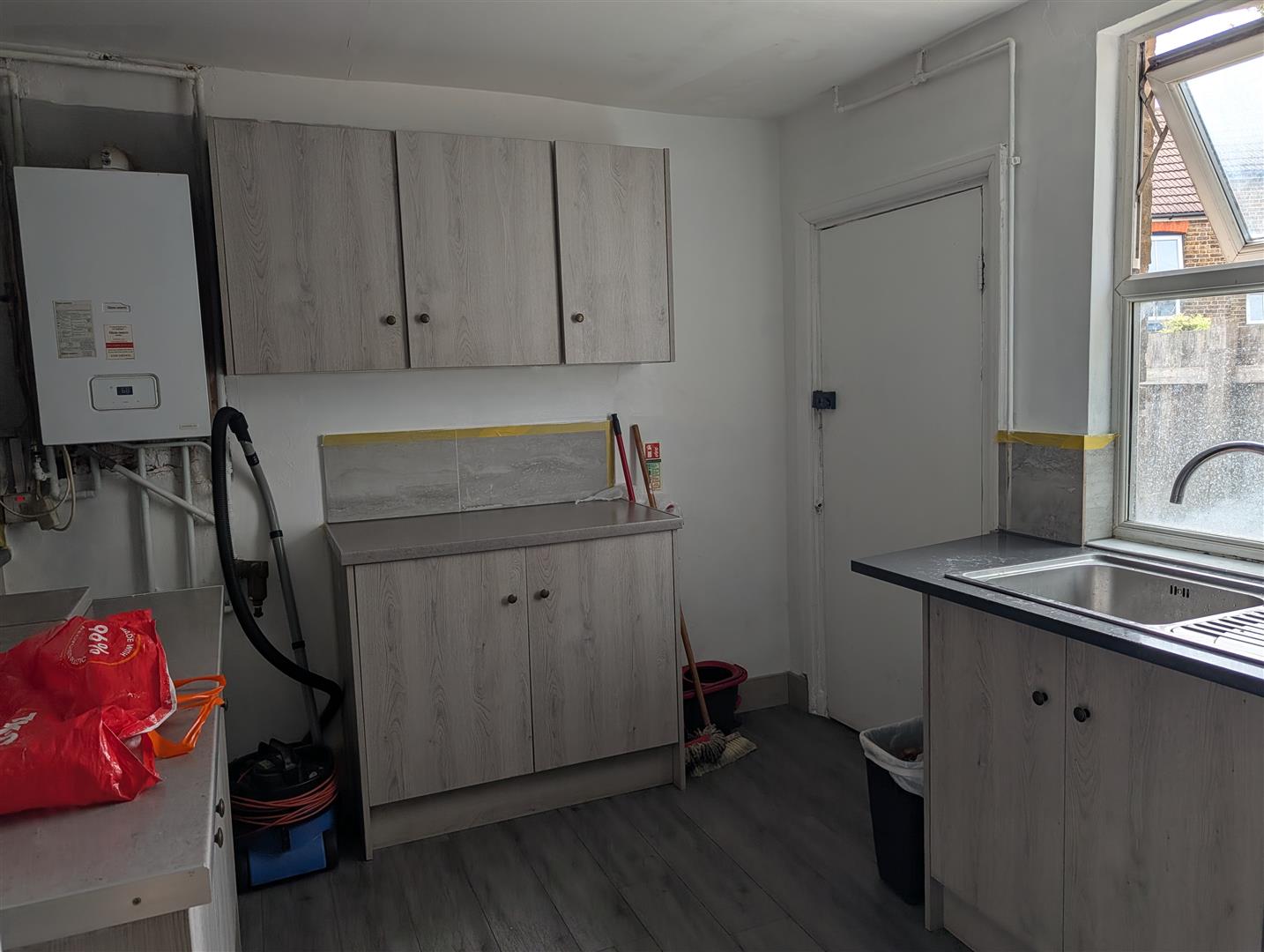 Room Stanley Road in Watford