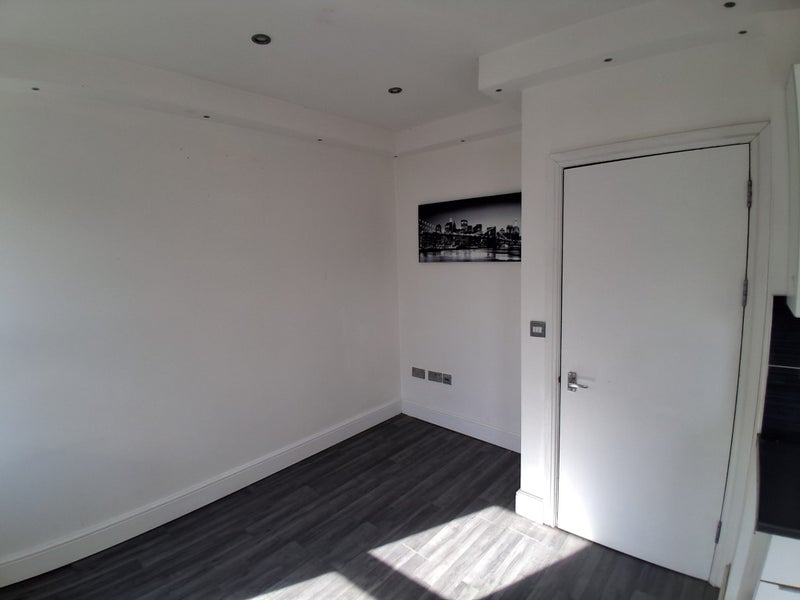 Flat Gossage Road in Greater London