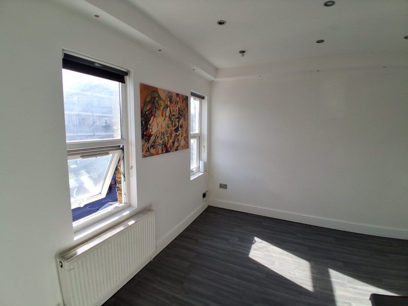 Flat Gossage Road in Greater London
