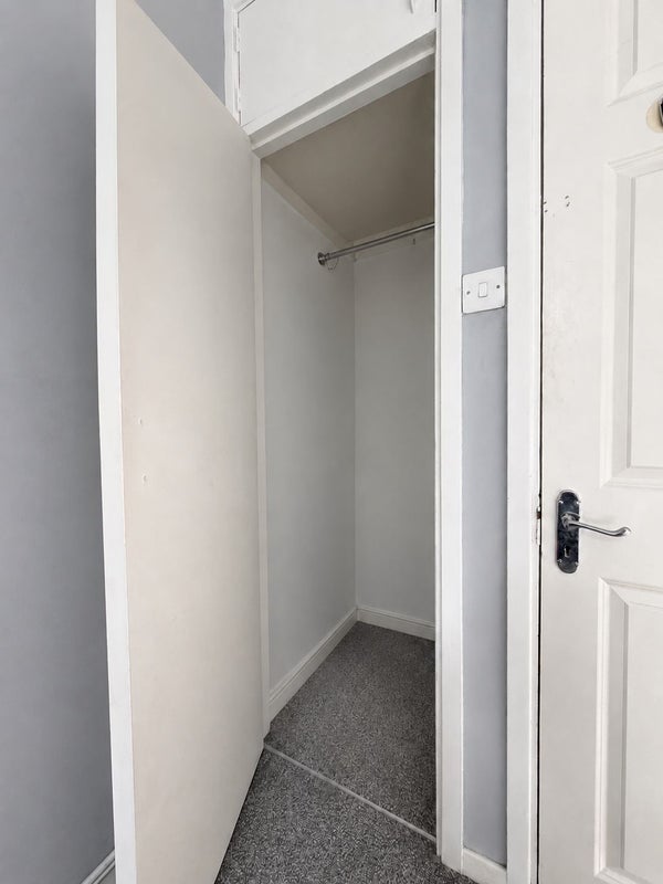 Room Boundary Road in Greater London