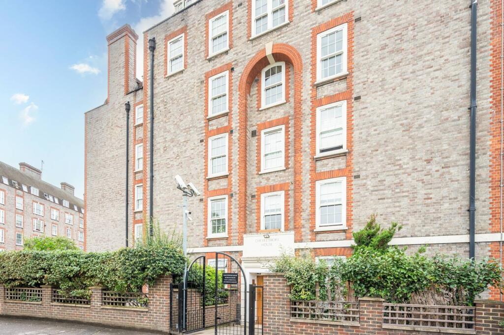 Flat Ebury Bridge Road in London