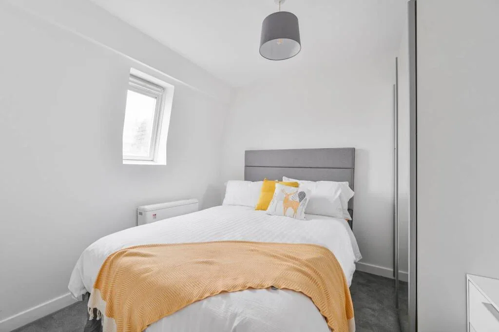 Flat Ebury Bridge Road in London