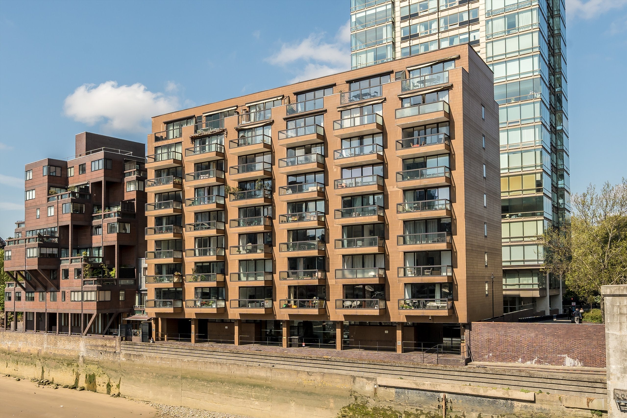 Flat Grosvenor Road in City of Westminster