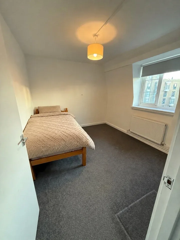 Room Gatliff Road in City of Westminster