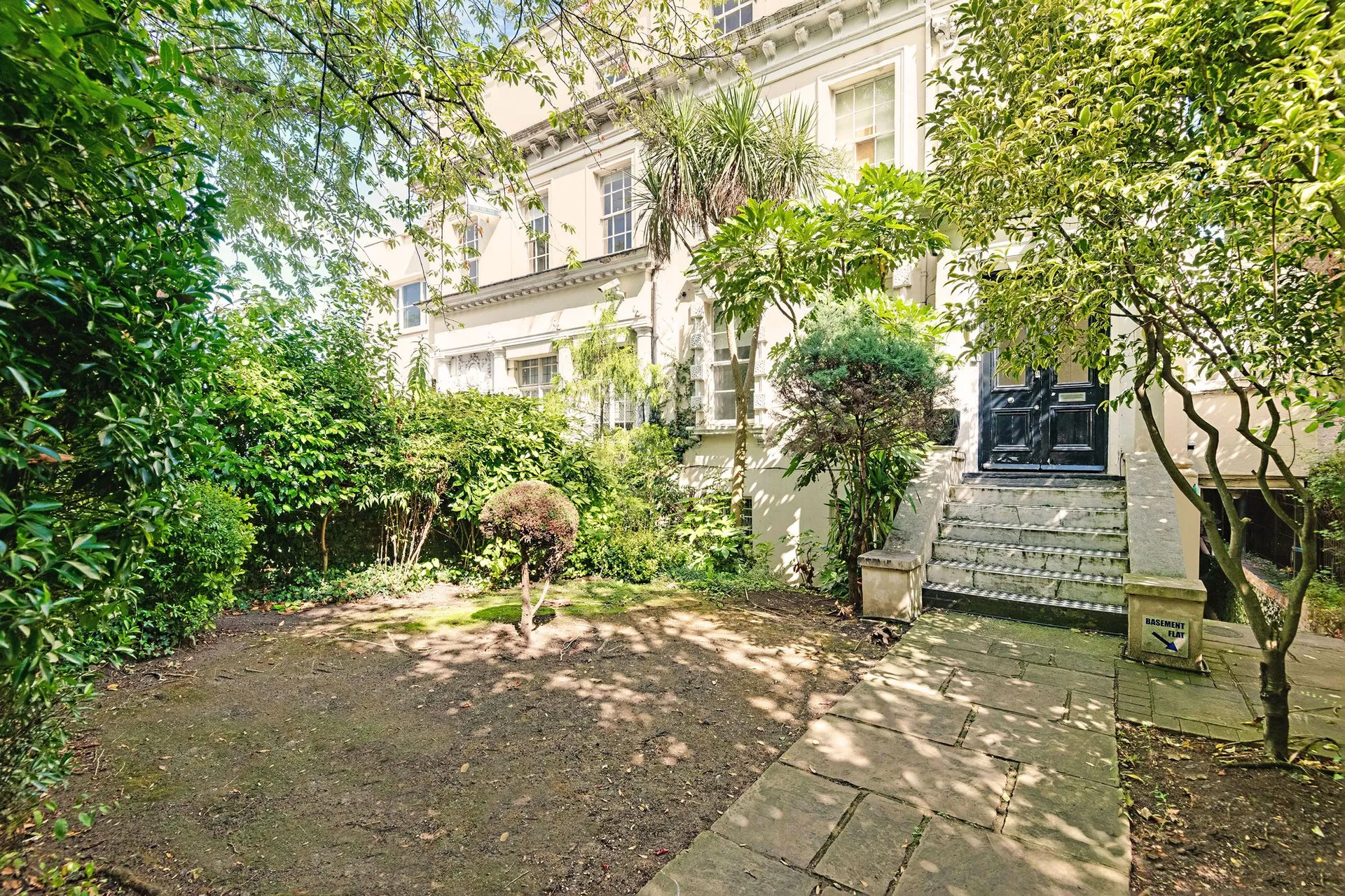 Flat Finchley Road in Greater London