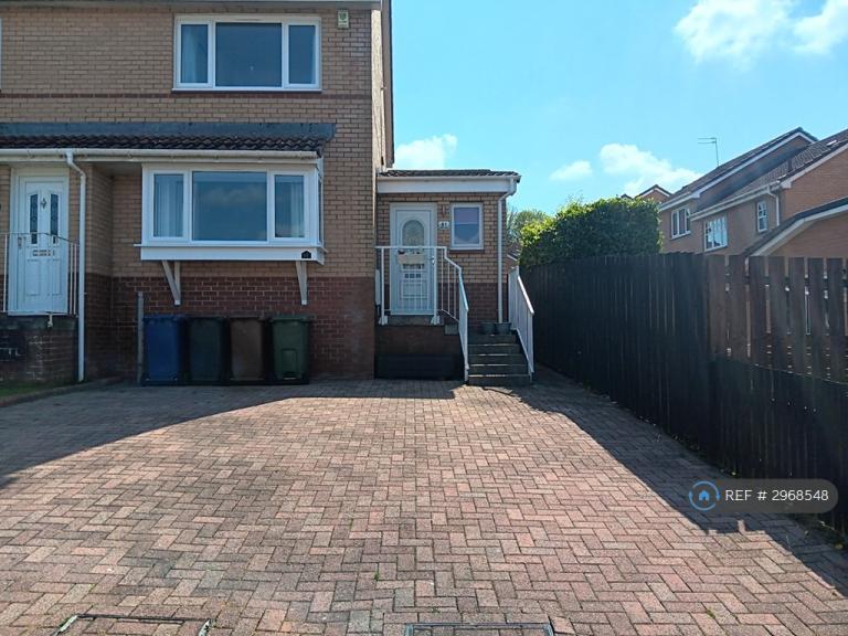 House Alloway Crescent in Paisley